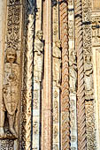 Duomo di Verona - Dettagli del protiro. 